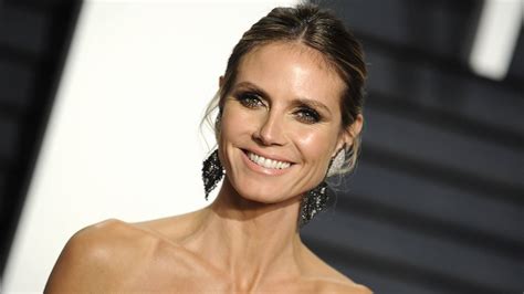 heidi klum nackt|Heidi Klum Poses Nude on the Beach During Christmas Trip